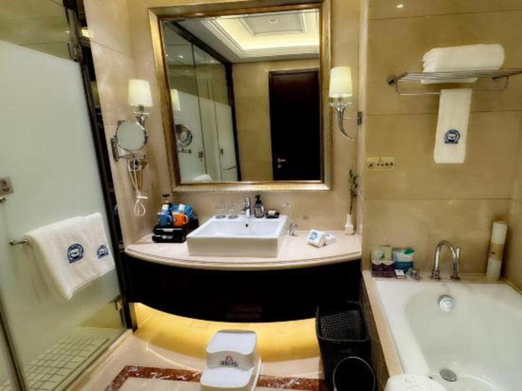 Linyi Blue Horizon International Hotel Yi He מראה חיצוני תמונה